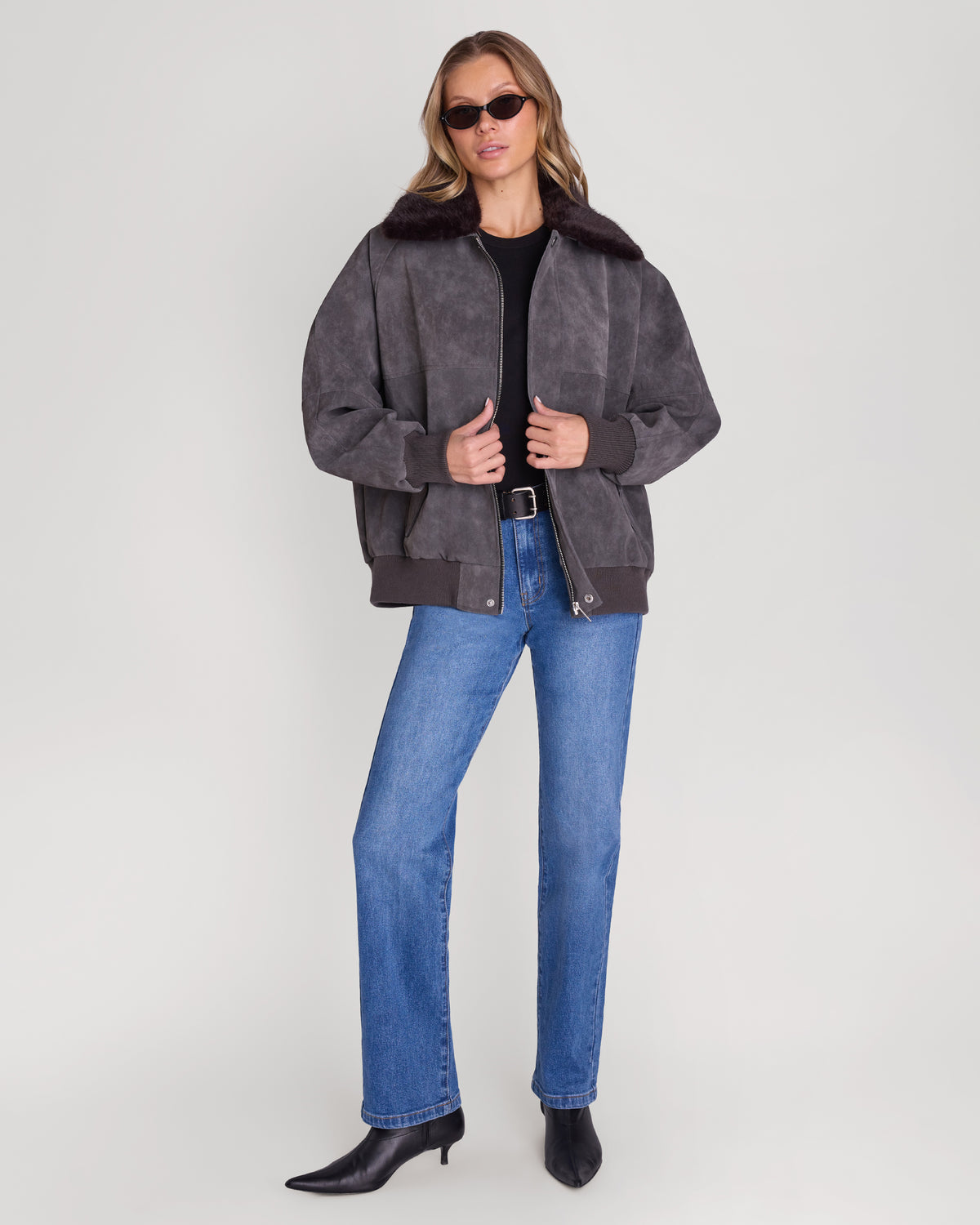 [Grey Patina/Black Fur] - Model