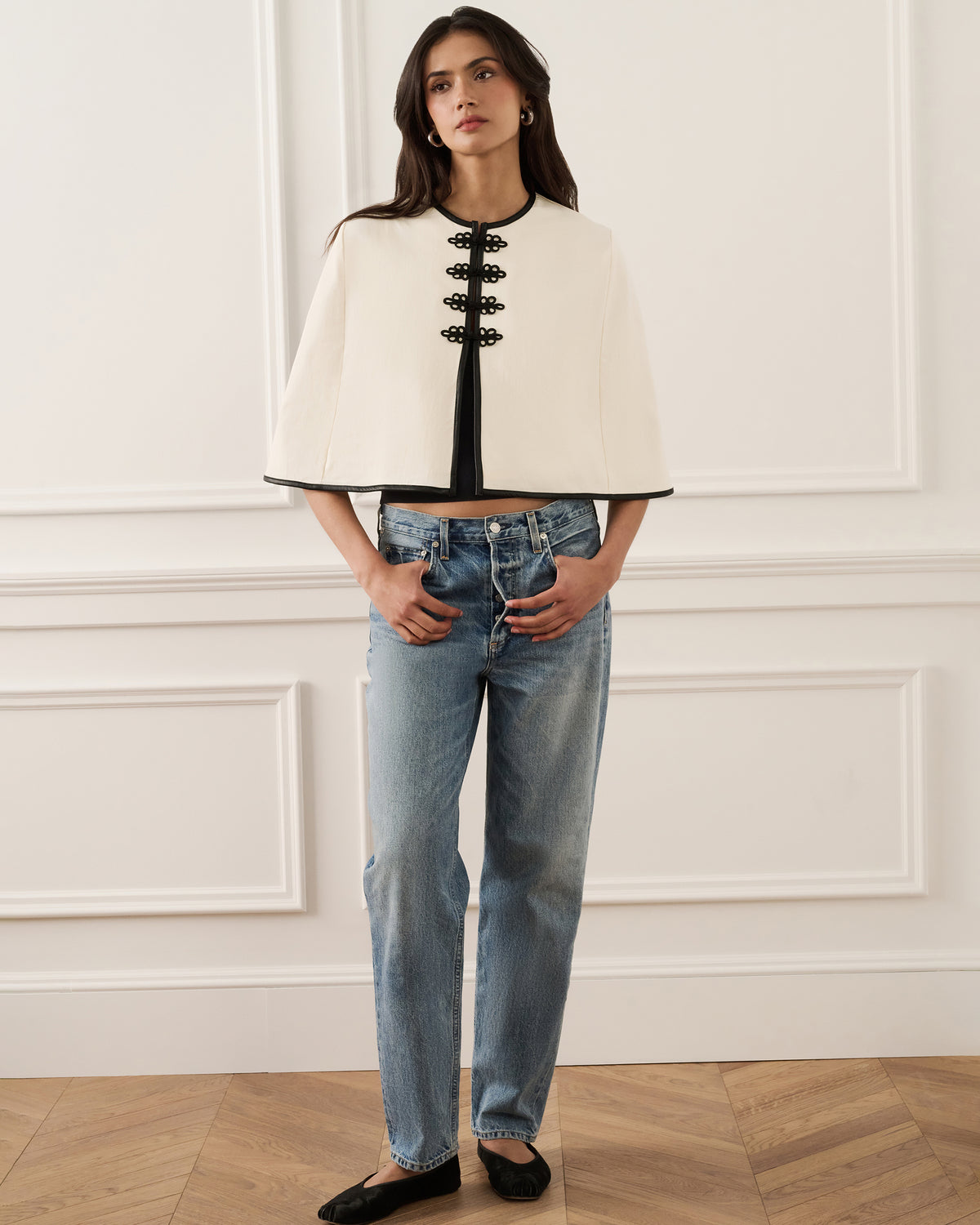 [Ivory/Black] - Model